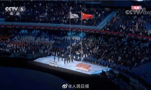 一起向未来！十佳设计师丁洁在鸟巢与孩子们“虎头虎脑”迎冬奥