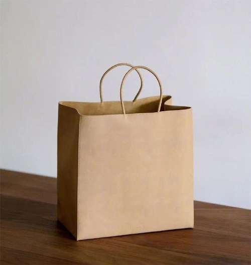 如果奢侈品包袋和普通纸袋没有区别 消费者还会买单吗